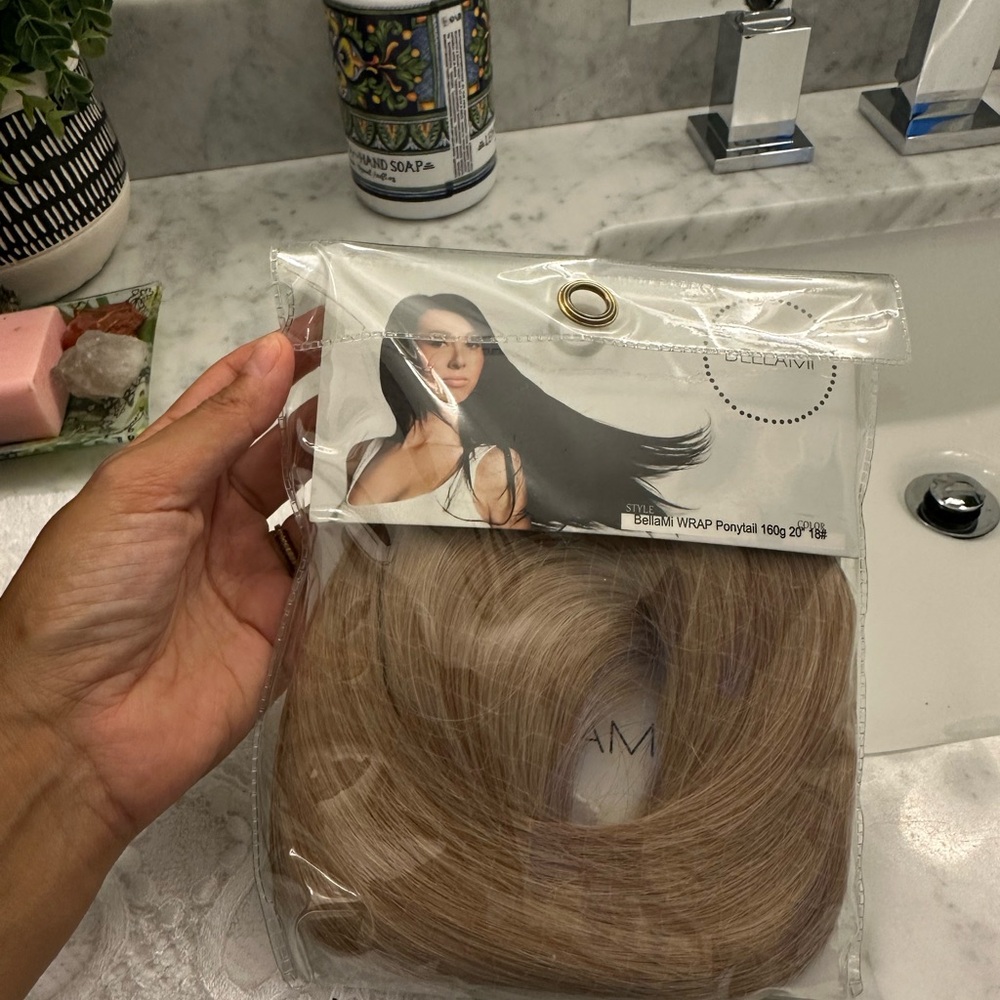 Bellami blonde Hair pony tail